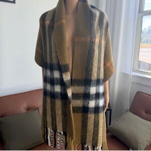Burberry Oversize Pumpkin Scarf.